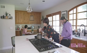 Woman Sucks Cock While Cooking Girl Sucks Cock While Studying